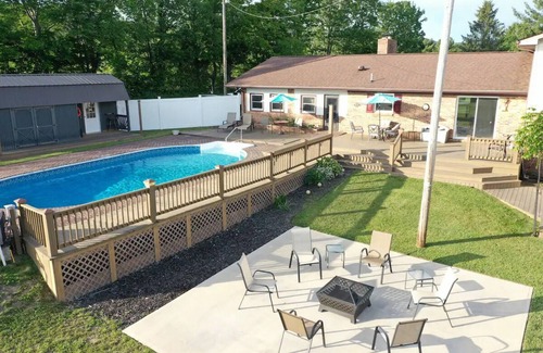 Sugar Grove Maison | Spacious Mountain Retreat – Sleeps 12 – Pool, Hot Tub, Peaceful & Beautiful!