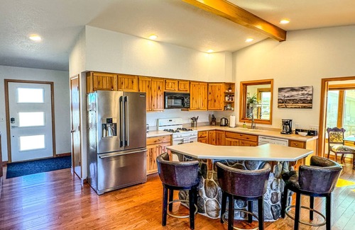 Kremmling Maison | Spacious Mountain Retreat with Deck Views
