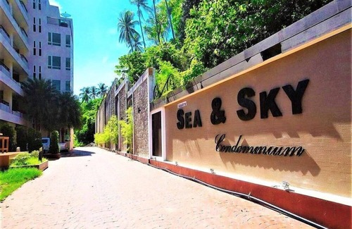 Karon Appartement | Spacious mountain view studio at Sea & Sky 206