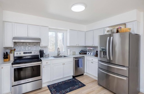 Riverhead Maison | Spacious multiples bedroom house in enchanting Calverton with WiFi, AC