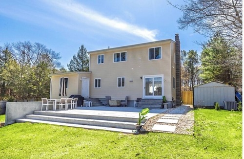 Riverhead Maison | Spacious multiples bedroom house in enchanting Calverton with WiFi, AC