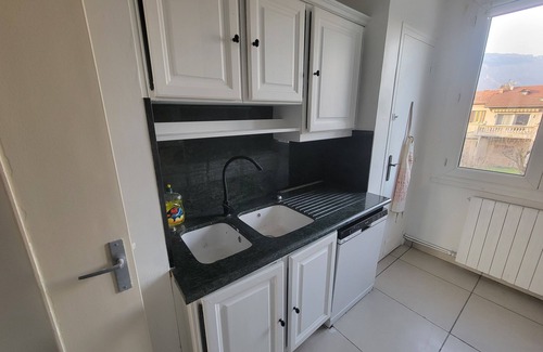 Saint-Martin-d'Heres Appartement | Appartement spacieux refait à neuf . Proche des stations de ski