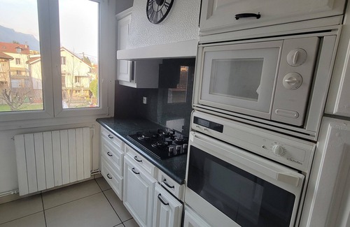 Saint-Martin-d'Heres Appartement | Appartement spacieux refait à neuf . Proche des stations de ski