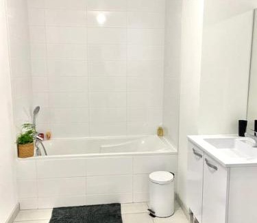 La Courrouze Appartement | Spacious Near Center Terrace et Parking