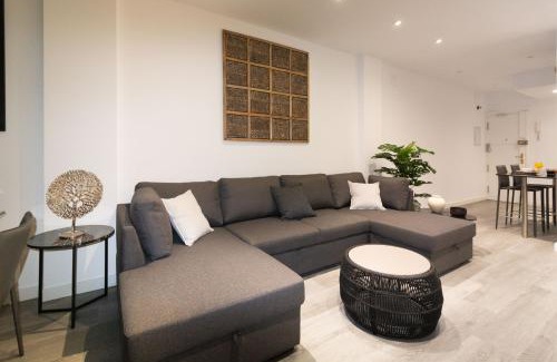 Sants-Montjuic Appartement | Spacious New and Renovated Apartment in Plaza España with Stunning Terrace-Garden and Exquisite Decoration