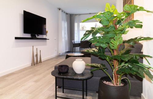 Sants-Montjuic Appartement | Spacious New and Renovated Apartment in Plaza España with Stunning Terrace-Garden and Exquisite Decoration