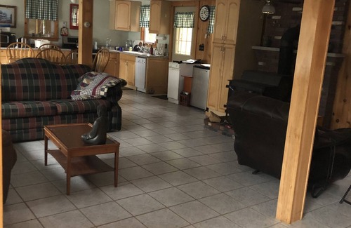 Alton Bay Maison | Spacious New Hampshire mountain waterfront get away house. Boats & private docks