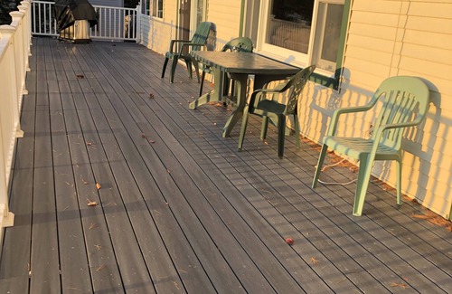 Alton Bay Maison | Spacious New Hampshire mountain waterfront get away house. Boats & private docks