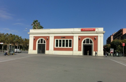 Sant Andreu Appartement | Spacieux, récemment rénové, avec les stations de métro, de train et de bus juste à droite
