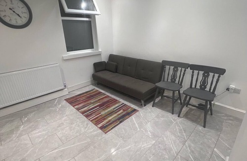 East Ham North Appartement | Spacious & Newly Renovated 4BD House — East Ham!