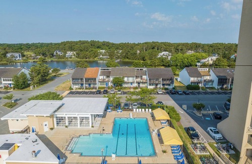 North Shores Maison | Spacious North Shores Townhome: Steps to Beach, Pool, Tennis, & Playground!