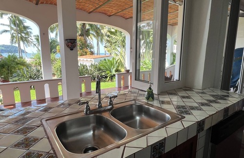 Rincon de Guayabitos Appartement | Spacious one bedroom oceanfront apartment
