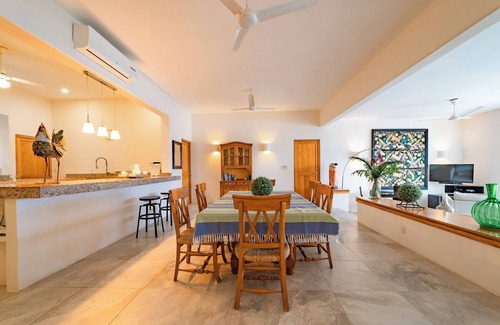 Santa Maria Huatulco Copropriété | Spacieux Oceanfront Condo - Étapes de la plage