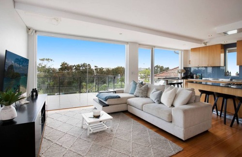 Collaroy Appartement | Spacious Oceanview Escape with Pool & Cabana