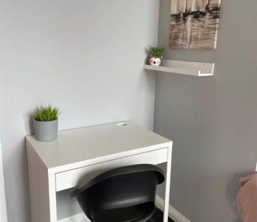 Greenock Appartement | Spacious one bedroom flat, entire property.