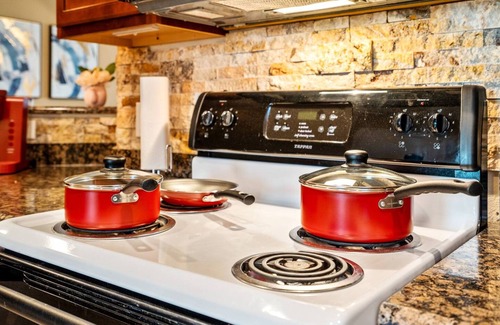 Crowley Maison | Spacious One-level Home - Calm Neighborhood Yard