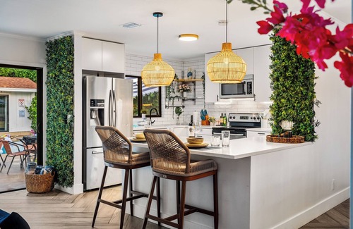 Lake Clarke Shores Maison | Spacious Palm Beach Paradise with Heated Pool and Backyard Games