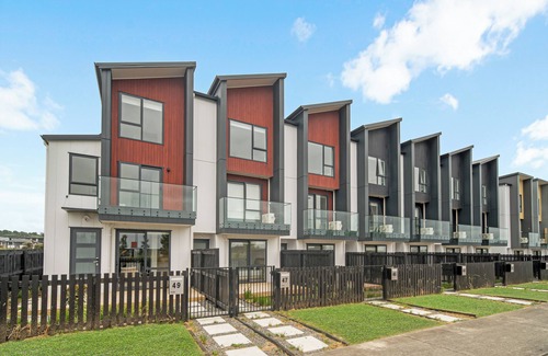 Auckland Central Business District Maison | Spacious Parkview 3-Bedroom Villa with garage Unit 45