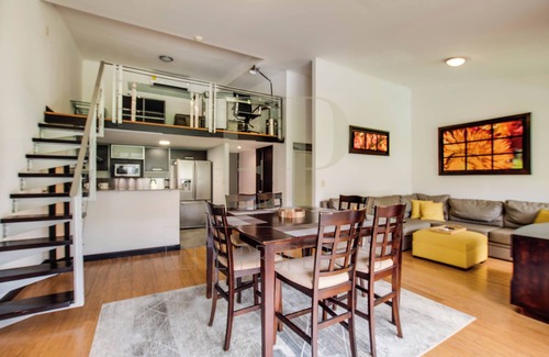 Santa Ana Appartement | Spacious Penthouse w/office Lakeview, Pool, GYM