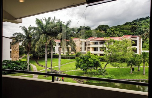 Santa Ana Appartement | Spacious Penthouse w/office Lakeview, Pool, GYM