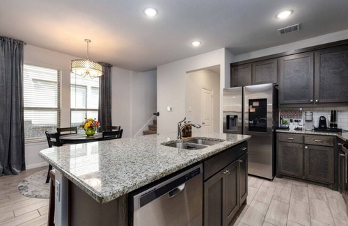 Fort Worth Maison | Spacious Pet Friendly | Sleeps 6