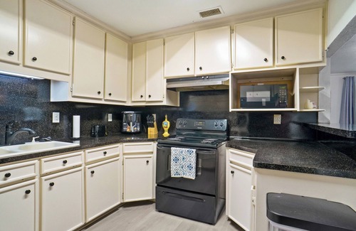 Westover Hills Maison | Spacious Poolside Oasis
