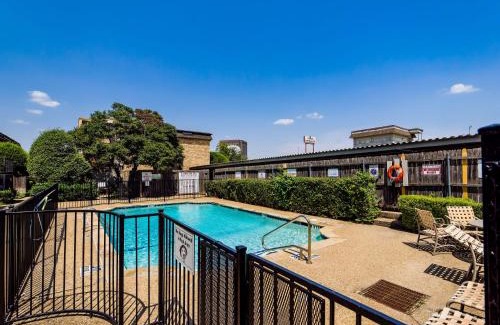 North Dallas Appartement | Spacious Preston Hollow Condo