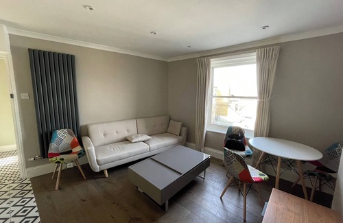 Balham Appartement | Spacious & Pristine 2BD Flat - Balham!