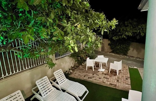 Santa Rosa Maison | Spacious & Private 7-bedroom Villa with WiFi and AC in Willemstad, Curacao