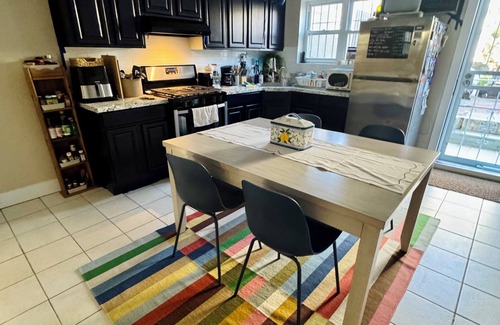 Bushwick Maison | Spacious Bushwick Bedroom - Very close to Subways & to Manhattan, Pet-Friendly!