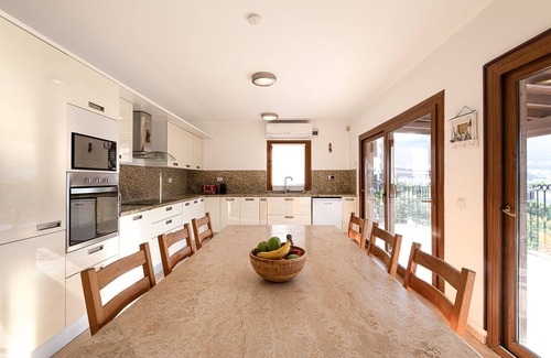 Torba Villa | Spacieuse villa familiale privée avec une vue imprenable