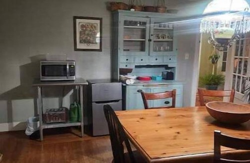 Earlville Maison | Spacious Private Guest Suite near Colgate