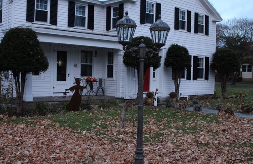 Earlville Maison | Spacious Private Guest Suite near Colgate