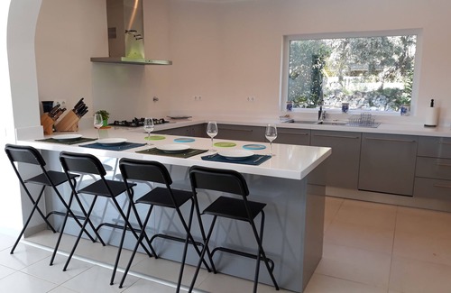 Charneca Villa | Spacieuse villa familiale, piscine privée avec une superbe vue panoramique sur la côte