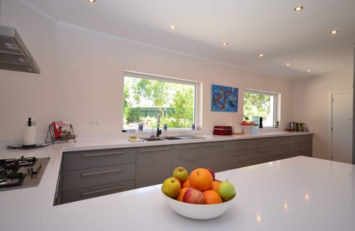 Charneca Villa | Spacieuse villa familiale, piscine privée avec une superbe vue panoramique sur la côte