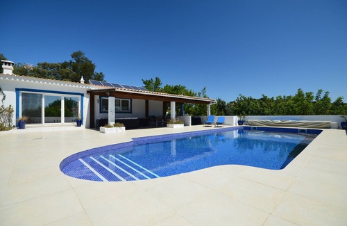 Charneca Villa | Spacieuse villa familiale, piscine privée avec une superbe vue panoramique sur la côte