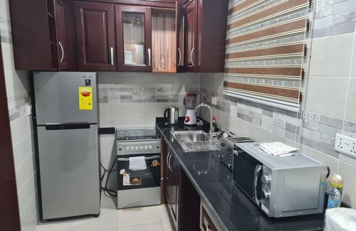 Adenta Appartement | Spacious, Quiet & Cozy- Close to Highway-Parking