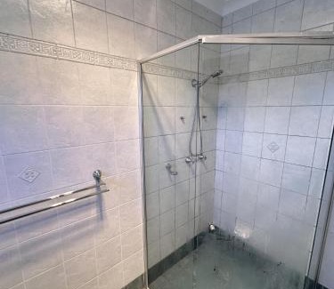 Lurnea Maison | Spacious Queen Room in Comfortable Two Story House - L2