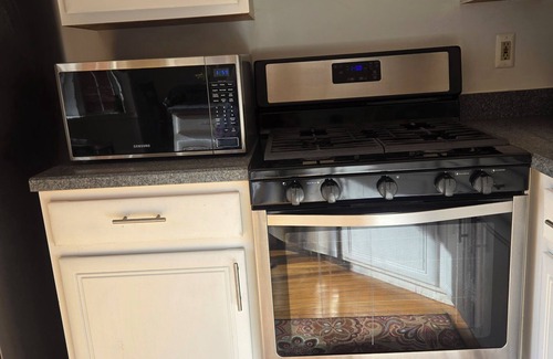 Germantown Maison | Spacious Quiet 3 Bedrooms Townhome in Germantown, MD (Free Parking)
