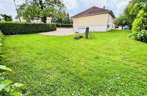 Monnieres Maison | Spacious, quiet house - 4 bedrooms