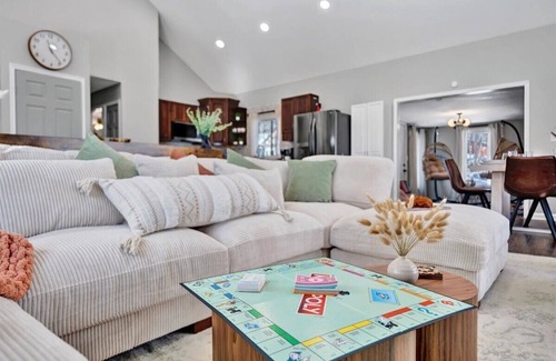 Tobyhanna Maison | Palomino Ranch YogaSunrm,HotTub,FirePit,BBQ,KingBeds,DogFriendly,4KTVs,GamesRm