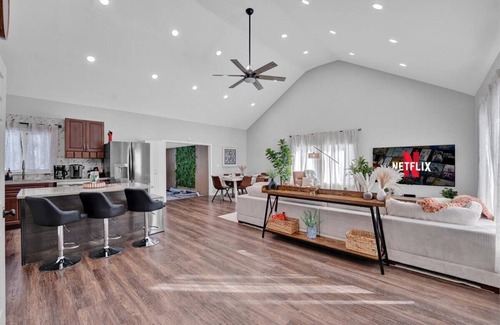 Tobyhanna Maison | Palomino Ranch YogaSunrm,HotTub,FirePit,BBQ,KingBeds,DogFriendly,4KTVs,GamesRm