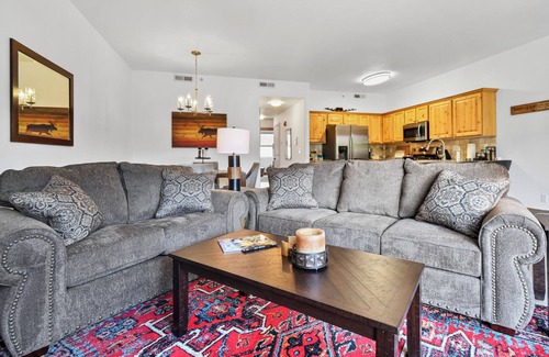 Kimball Junction Copropriété | Spacious Redstone Condo Sleeps Six! Well equipped kitchen and garage parking!