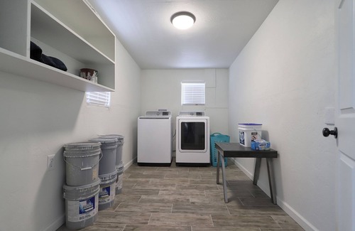 Tucson Maison | Spacious Remodel-Great Freeway access-Sleeps 12
