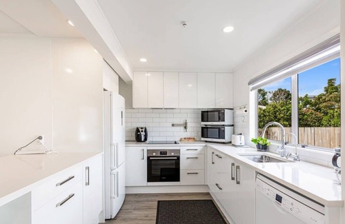 Greenlane - Ellerslie Maison | Spacious, freshly renovated 3BR Ellerslie unit!