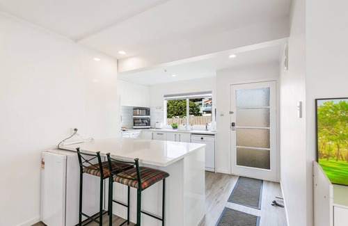 Greenlane - Ellerslie Maison | Spacious, freshly renovated 3BR Ellerslie unit!