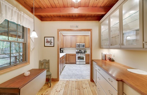 Jim Thorpe Maison | Spacieux, rénové maison moderne à Bear Creek Lake près de l'historique Jim Thorpe