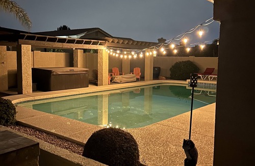 Paradise West Estates Maison | Spacious Resort Style Home on 1/2 acre, less than 2 miles from Spring Training.