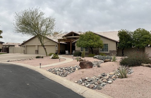Paradise West Estates Maison | Spacious Resort Style Home on 1/2 acre, less than 2 miles from Spring Training.