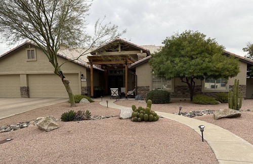 Paradise West Estates Maison | Spacious Resort Style Home on 1/2 acre, less than 2 miles from Spring Training.